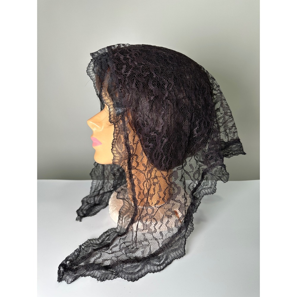 Vintage 1950s Black Lace Mantilla Scarf Head Covering Scalloped Edge Triangular